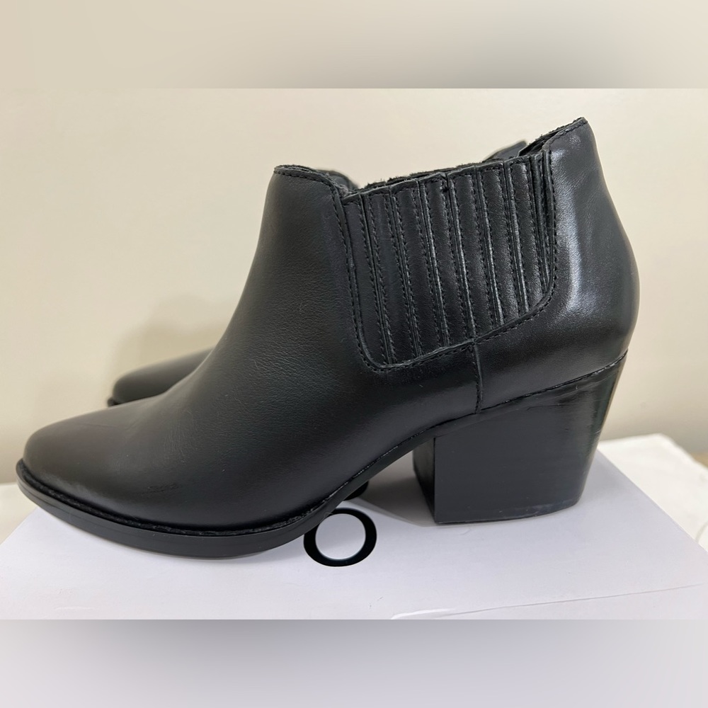 Black Aldo booties size 7